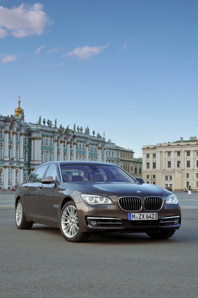 2013-bmw-7-series-long-wheelbase-39