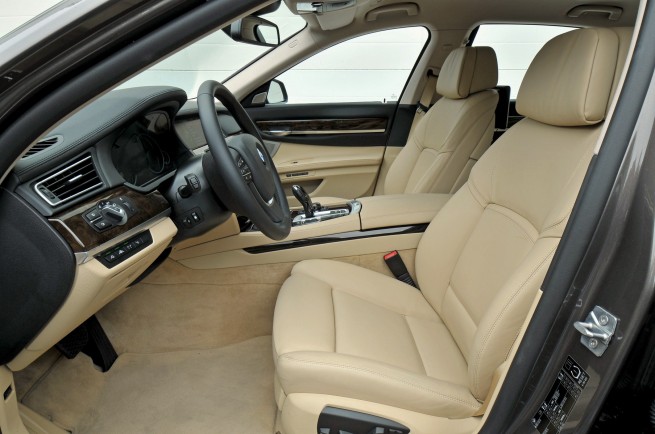 2013-bmw-7-series-long-wheelbase-41