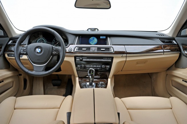 2013-bmw-7-series-long-wheelbase-43