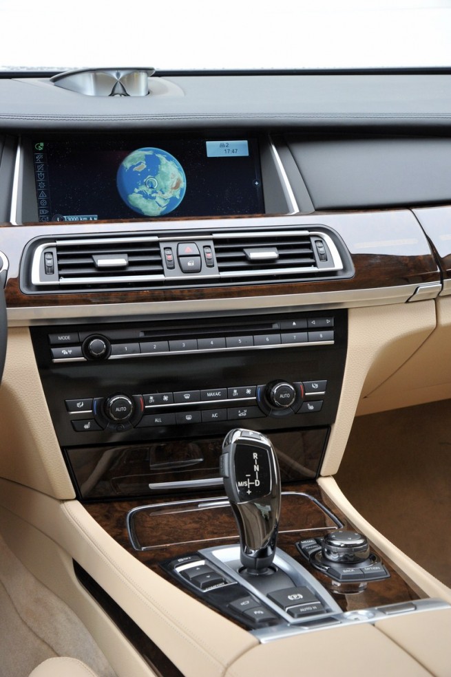 2013-bmw-7-series-long-wheelbase-45