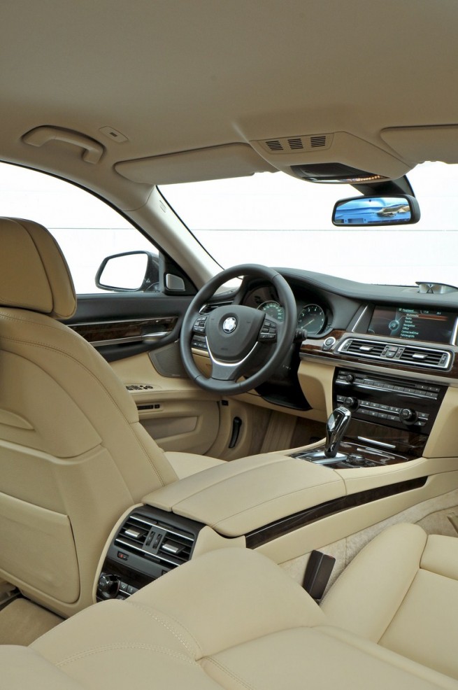 2013-bmw-7-series-long-wheelbase-46