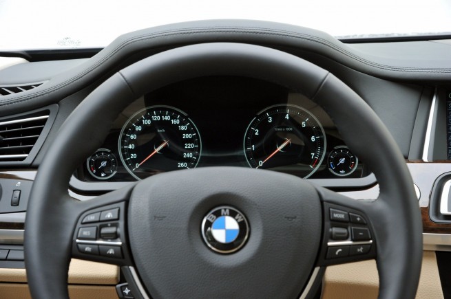 2013-bmw-7-series-long-wheelbase-47