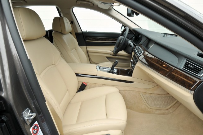 2013-bmw-7-series-long-wheelbase-49