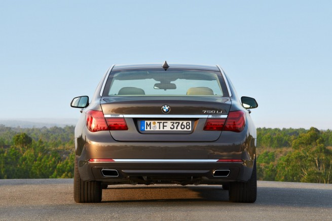 2013-bmw-7-series-long-wheelbase-exterior-02