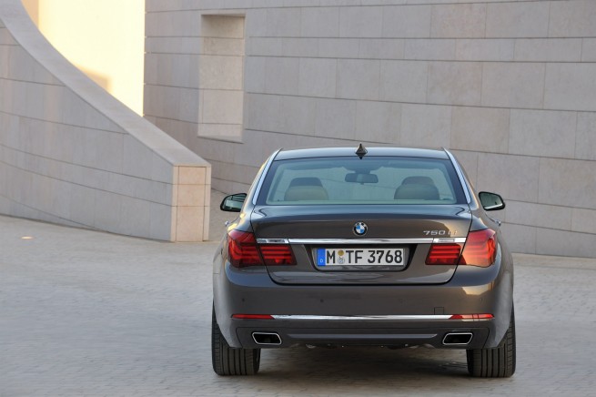 2013-bmw-7-series-long-wheelbase-exterior-14