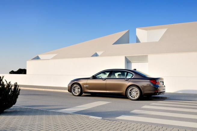 2013-bmw-7-series-long-wheelbase-exterior-27