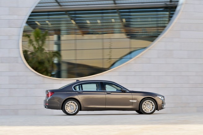 2013-bmw-7-series-long-wheelbase-exterior-43