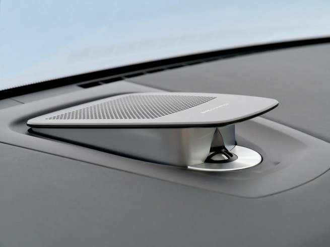 2013-bmw-7-series-long-wheelbase-interior-03