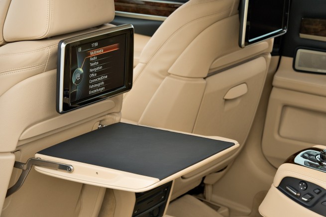 2013-bmw-7-series-long-wheelbase-interior-05