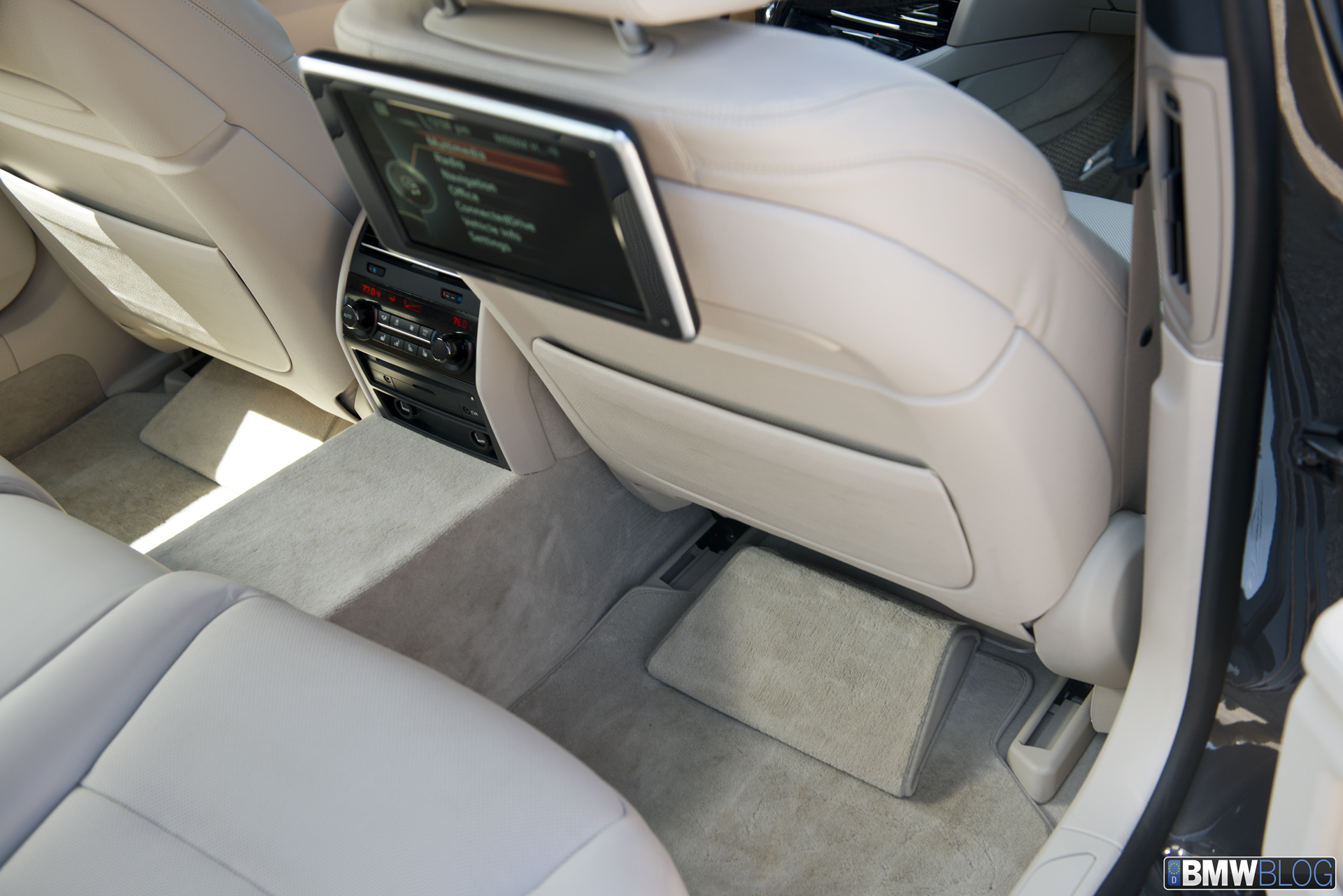 Bmw x1 rear seat recline