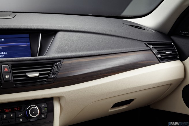 2013-bmw-x1-71