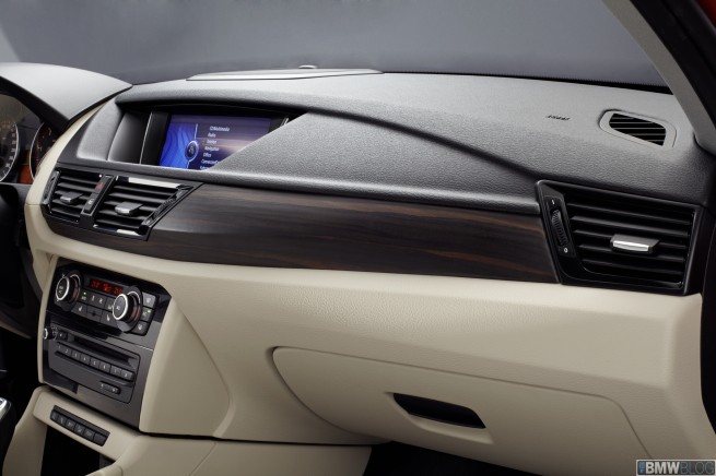 2013-bmw-x1-72