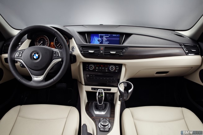 2013-bmw-x1-76