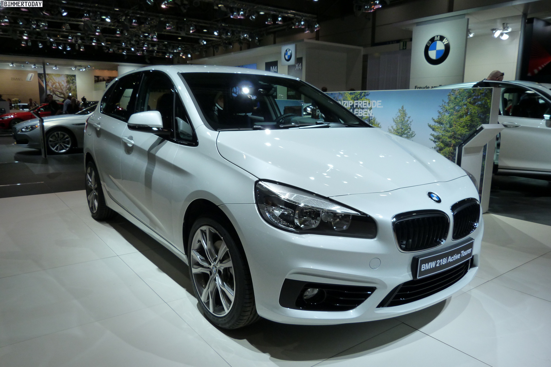 BMW 218i Active Tourer in Alpine White Photo Gallery