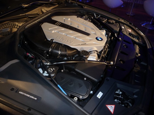 550i-F10-night-14