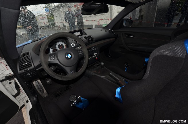 BMW-1M-safety-car-05