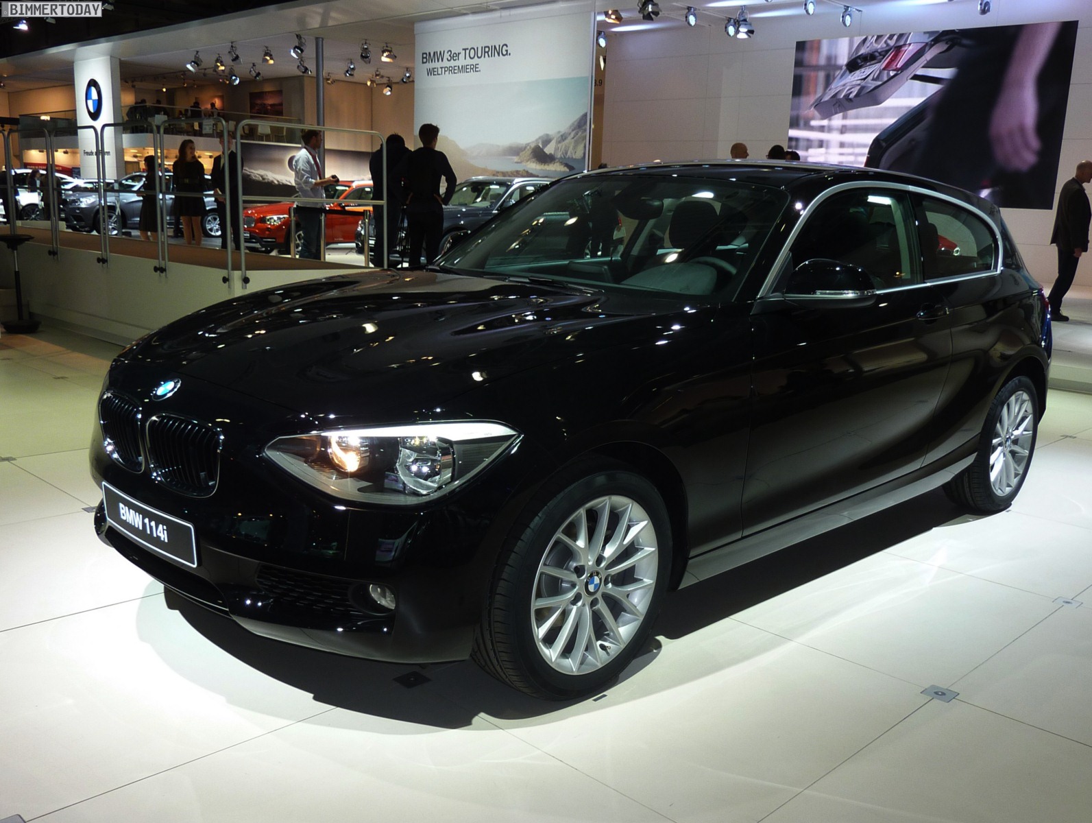 Bmw 114i se 3-door sports hatch #7