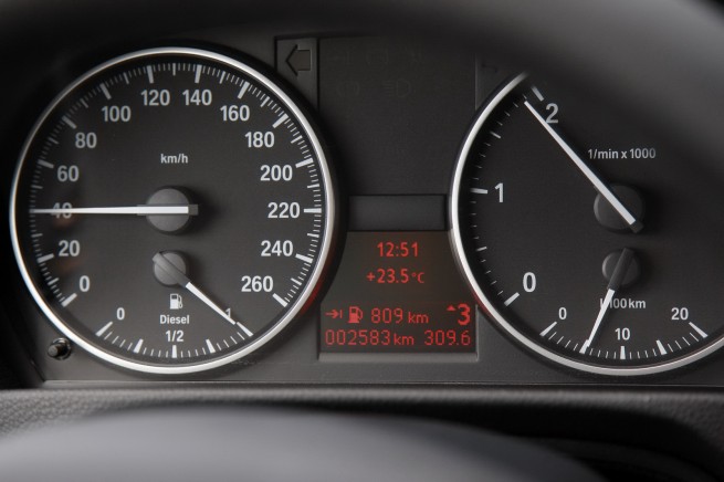BMW-320d-EfficientDynamics-16