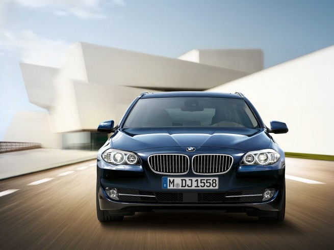 BMW-5er-Touring-F11-Wallpaper-07