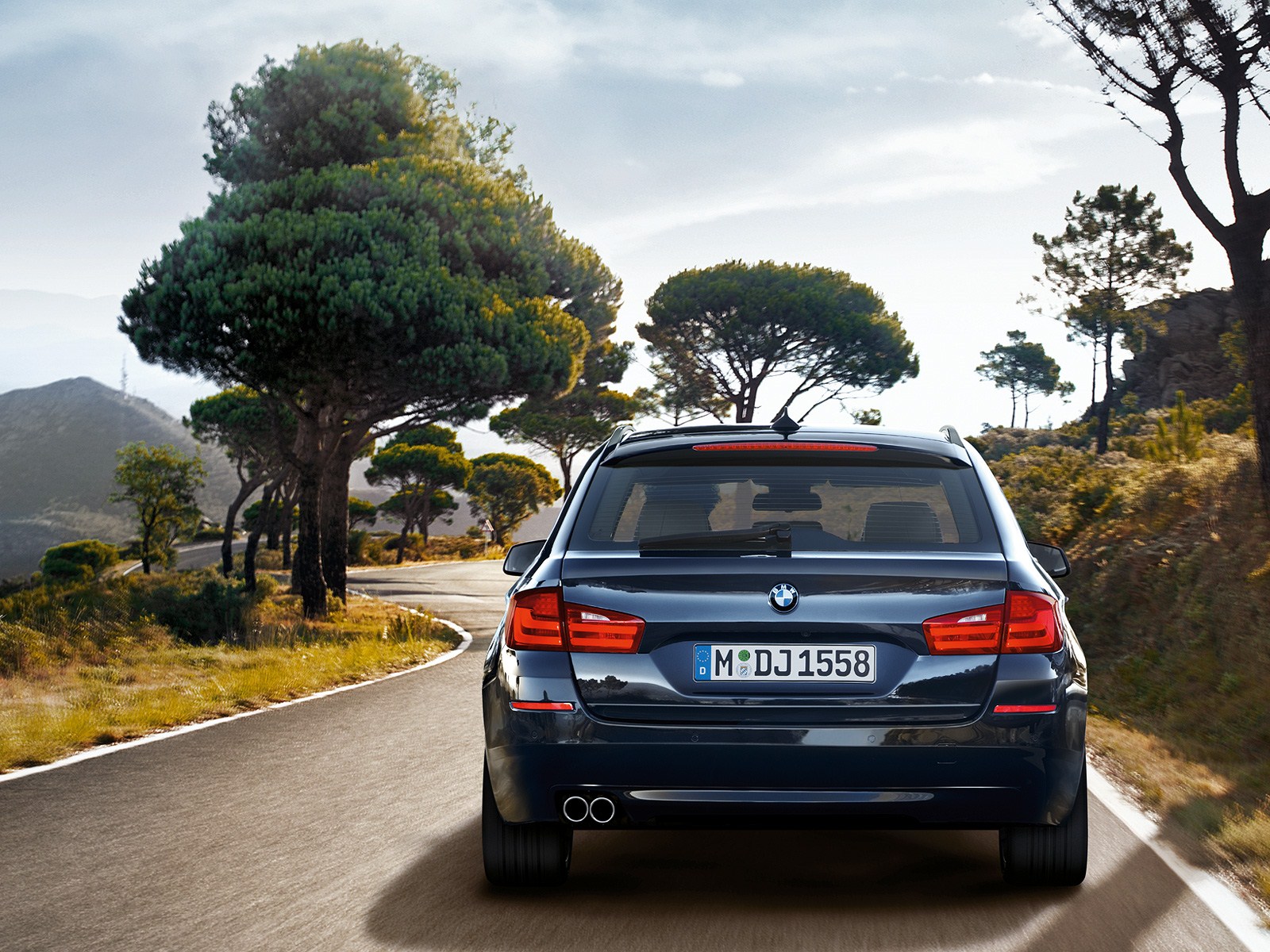 BMW-5er-Touring-F11-Wallpaper-093.jpg