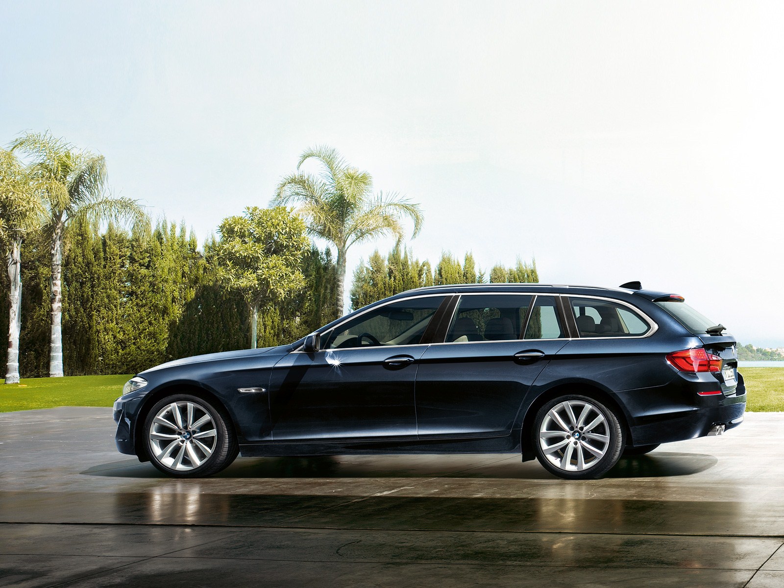 BMW-5er-Touring-F11-Wallpaper-123.jpg