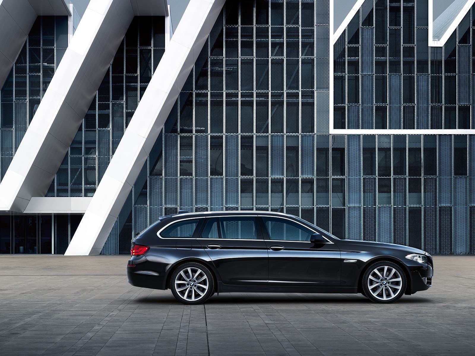 BMW-5er-Touring-F11-Wallpaper-203.jpg