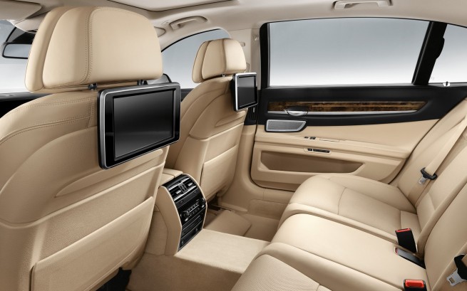 BMW-7-Series-Wallpaper-22-1920x1200