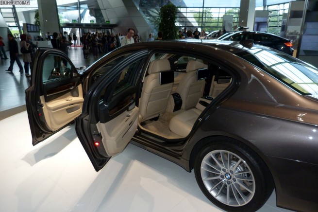 BMW-7er-F01-Facelift-LCI-2012-BMW-Welt-Muenchen-21