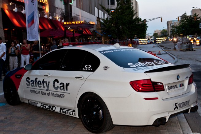 BMW-M5-F10-MotoGP-Safety-Car-02