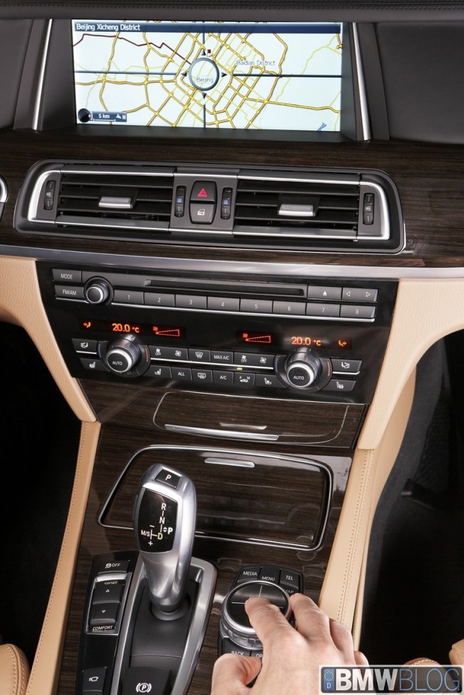 BMW iDrive Touch Controller-01