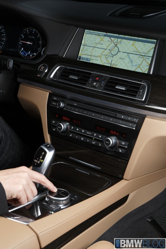BMW iDrive Touch Controller-02