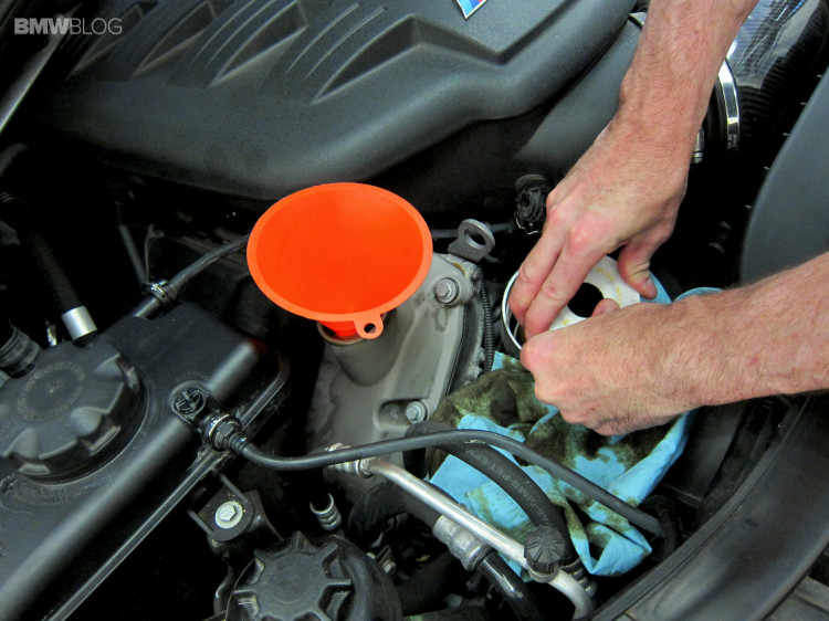 Bmw 750 oil change interval