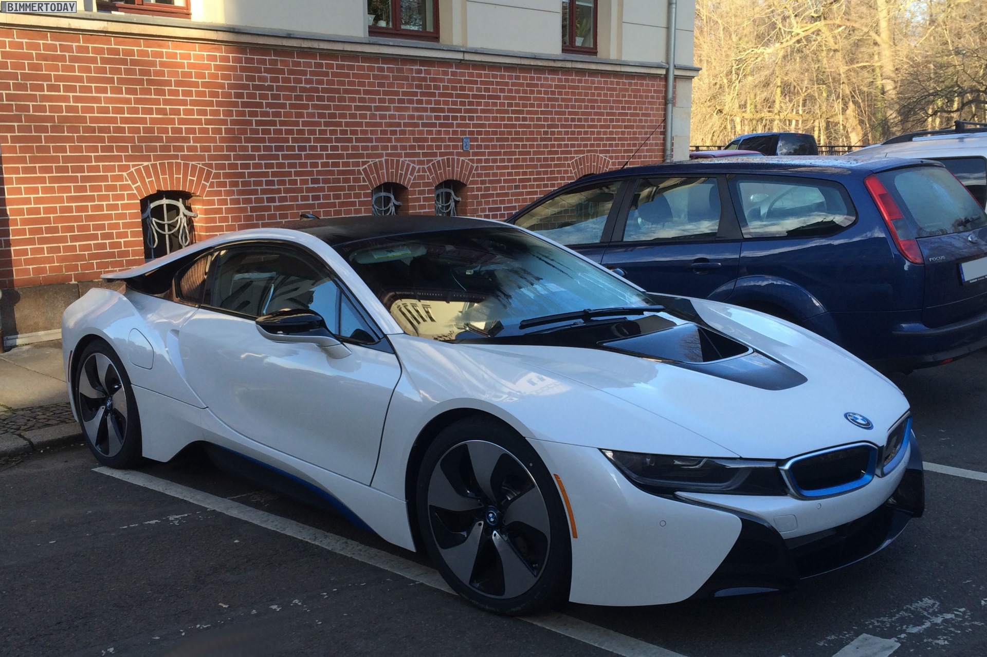 Live-Fotos-BMW-i8-Crystal-White-Akzente-