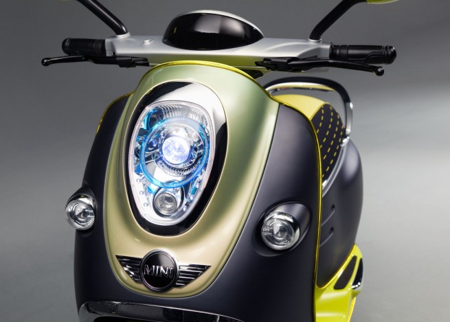 P90066548 Editorial: MINI Embraces a Two Wheeled Future