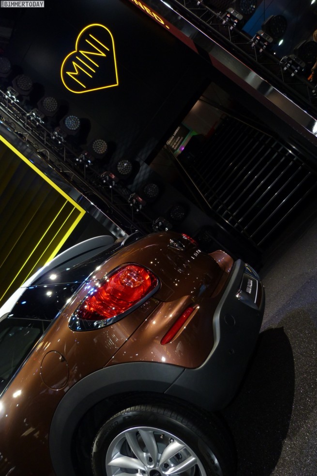 MINI-Paceman-R61-Blazing-Red-Paris-Autosaoln-2012-03