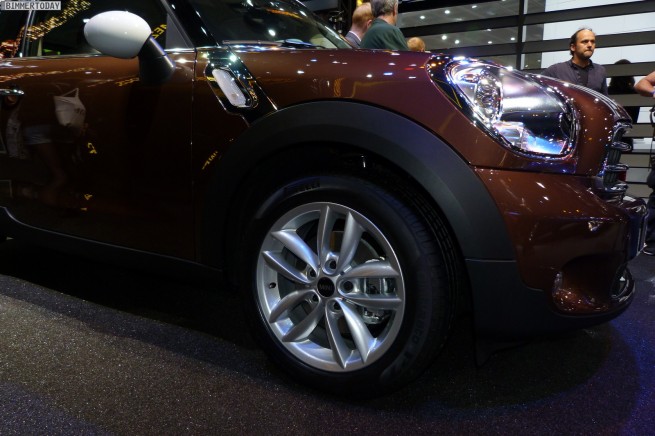 MINI-Paceman-R61-Blazing-Red-Paris-Autosaoln-2012-11