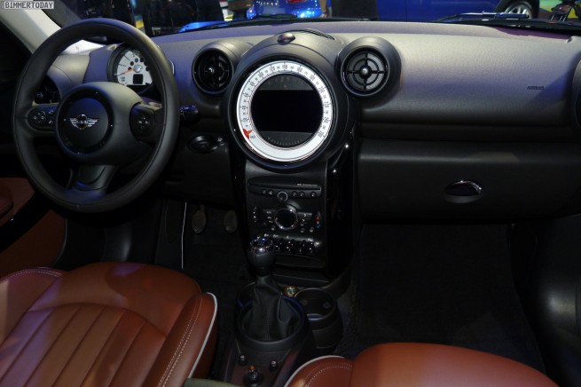 MINI-Paceman-R61-Blazing-Red-Paris-Autosaoln-2012-13