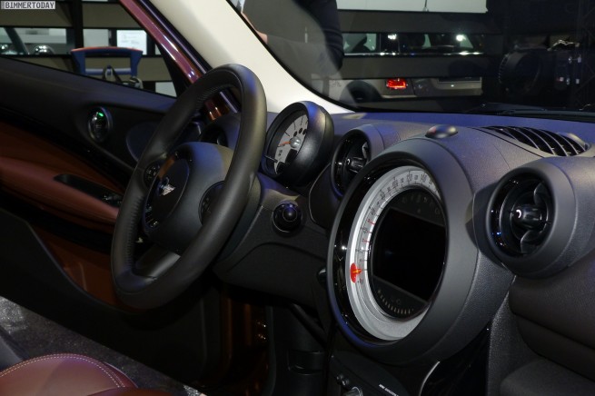 MINI-Paceman-R61-Blazing-Red-Paris-Autosaoln-2012-15