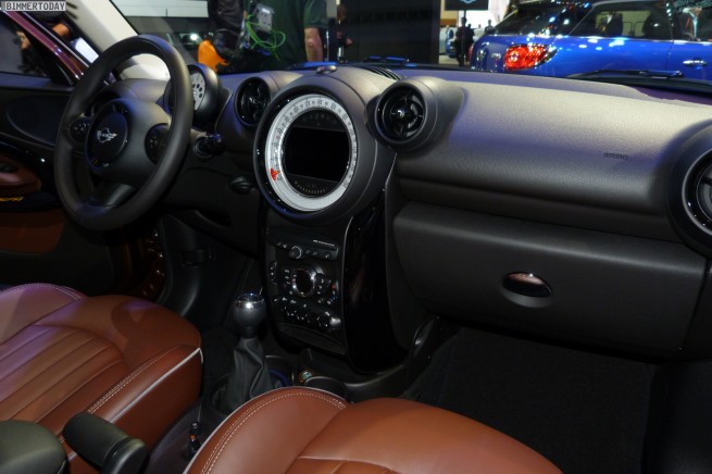 MINI-Paceman-R61-Blazing-Red-Paris-Autosaoln-2012-19