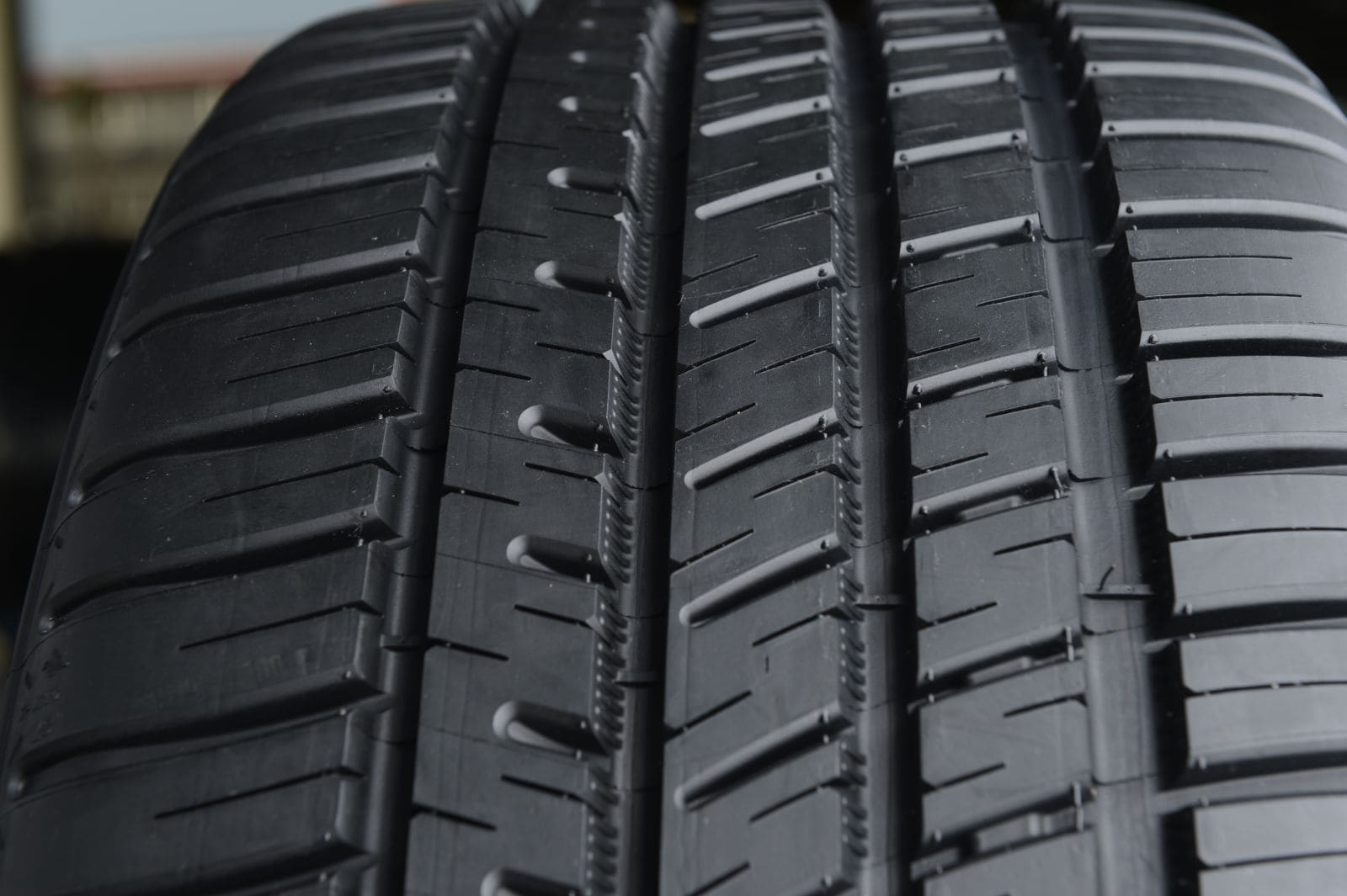 Michelin-Pilot-Sport-All-Season-3-Tread-Detail-4.jpg