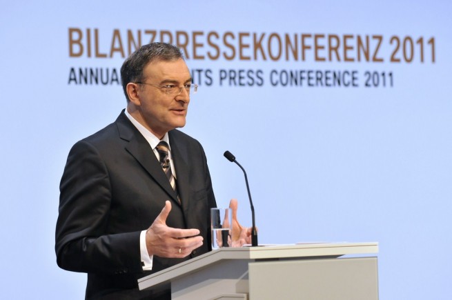 BMW Group Annual Report 2010   BMW aims to further increase earnings in 2011