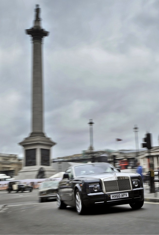 Rolls-Royce-Spirit-of-Ecstasy-Centenary-Drive-London-2011-05