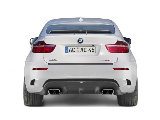 Weiss_Heck_frontal_Fluegel_300