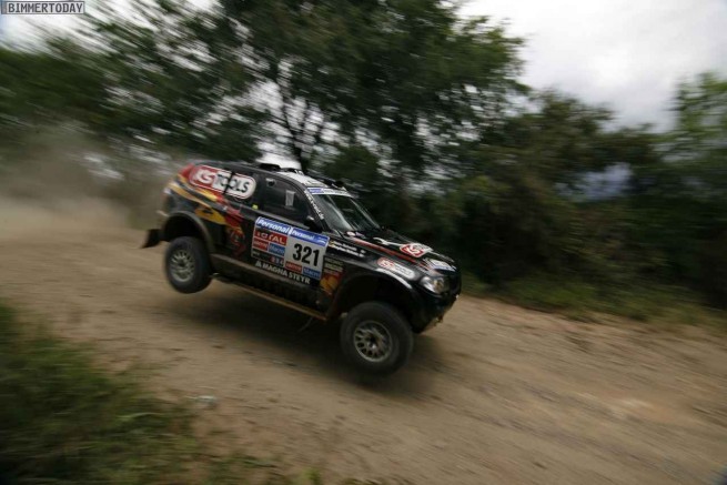 X-Raid-Dakar-2011-Stage1-10