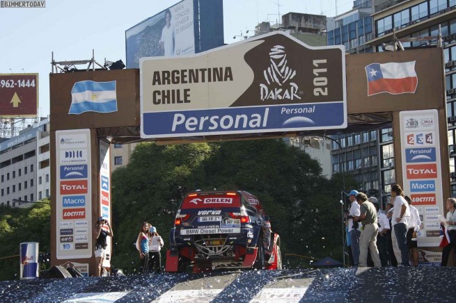 X-Raid-Dakar-Day01-MINI-ALL4-Racing-Holowczyc-01