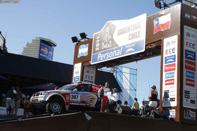 X-Raid-Dakar-Day01-MINI-ALL4-Racing-Holowczyc-02