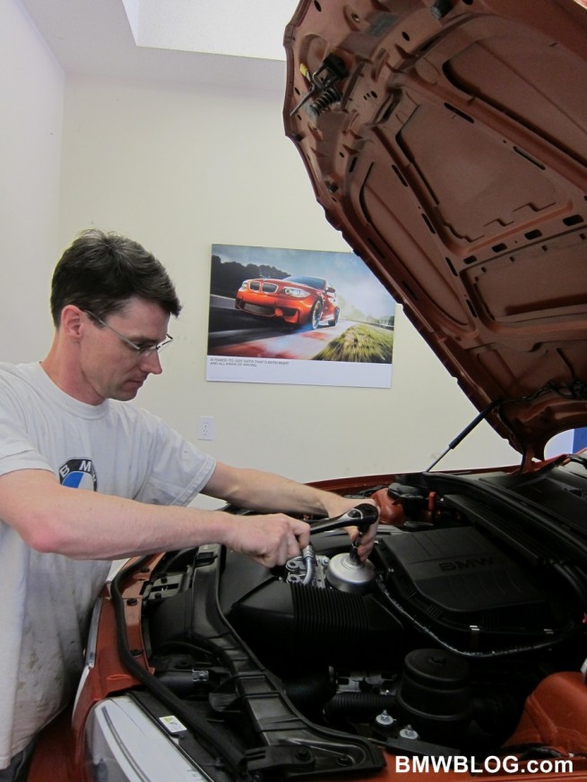 bmw-1m-oil-change-08