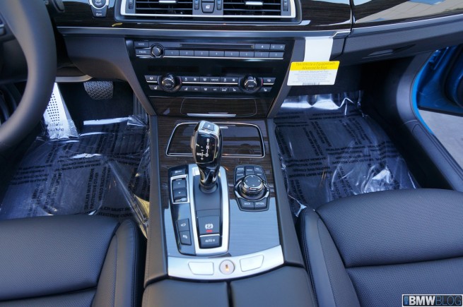 bmw-7-series-laguna-seca-blue-37