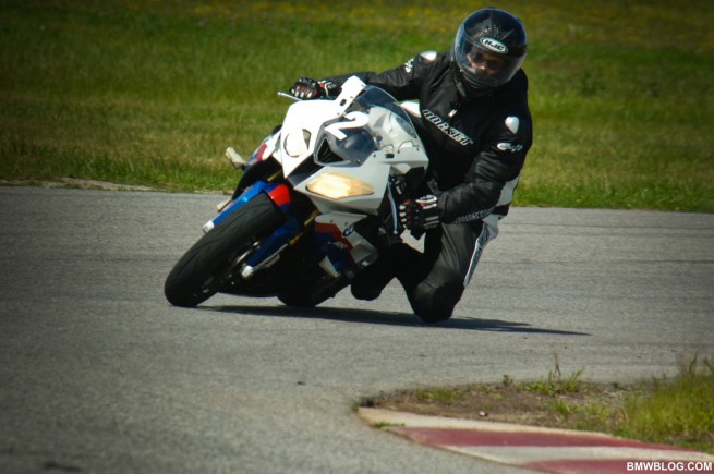 bmw-s1000rr-race-track-15