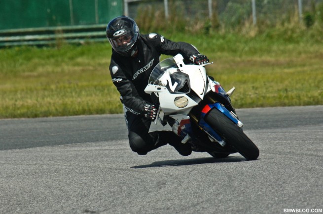 bmw-s1000rr-race-track-2
